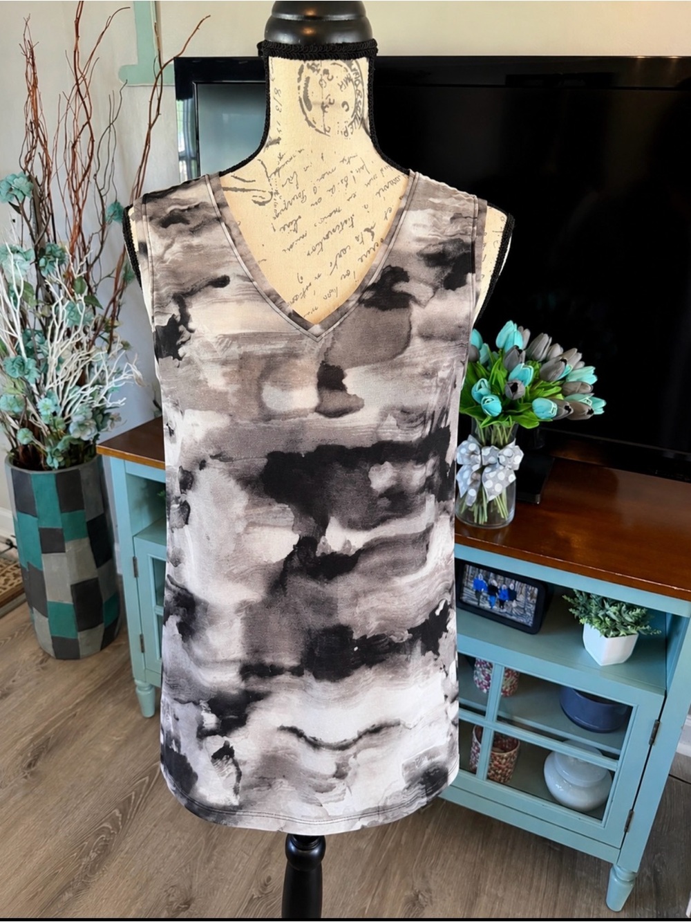 Simply Vera Vera Wang Black & Gray Abstract V-Neck Tank Size Medium